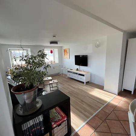 Familiensuite Mit Garten Und Poolnutzung Apartment *